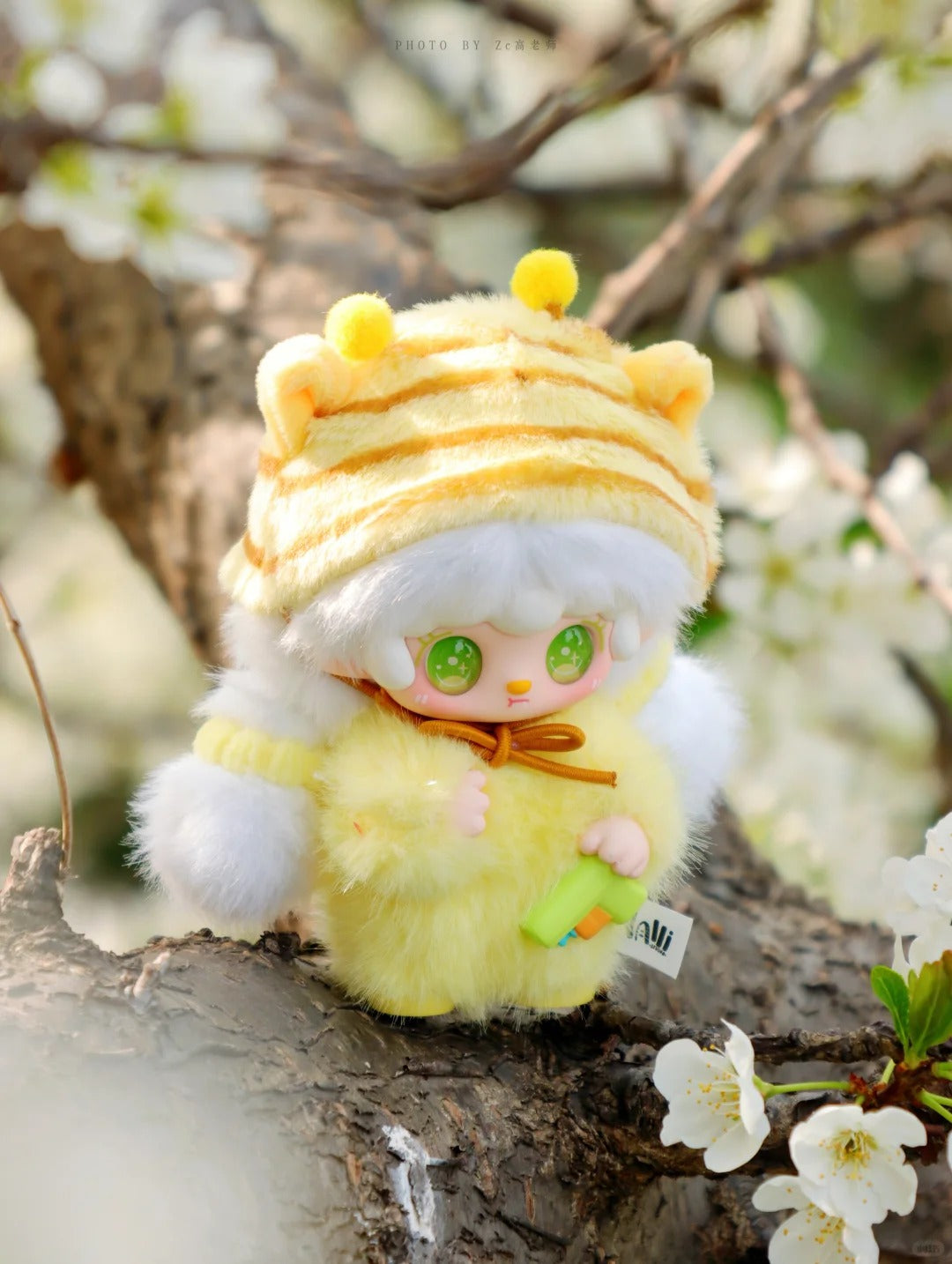 Yang Yang "Bling Bling" Series Plush Blind Box - Kawaii Sparkle Eye Mystery Box & Cute Fluffy Art Toy
